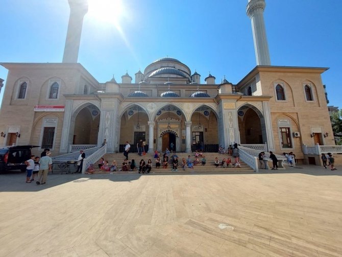 Kur’an kursu öğrencileri ve velilerinden aşure hayrı