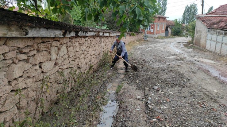 Kütahya'da sağanak; ev ve ağılları su bastı