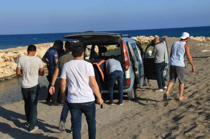 Mersin’de denize giren iki arkadaştan biri boğuldu, diğeri yoğun bakıma alındı