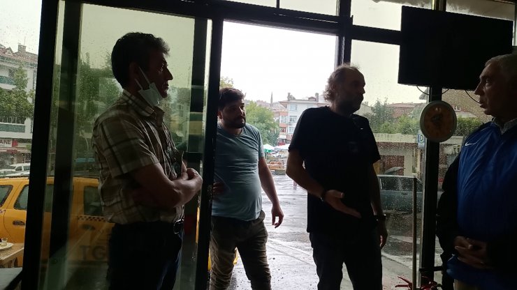 Şile'de duraktaki taksiciye saldırı kamerada