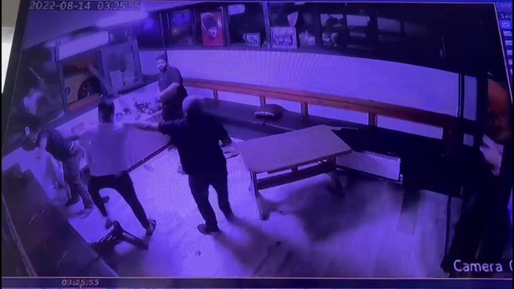 Şile'de duraktaki taksiciye saldırı kamerada