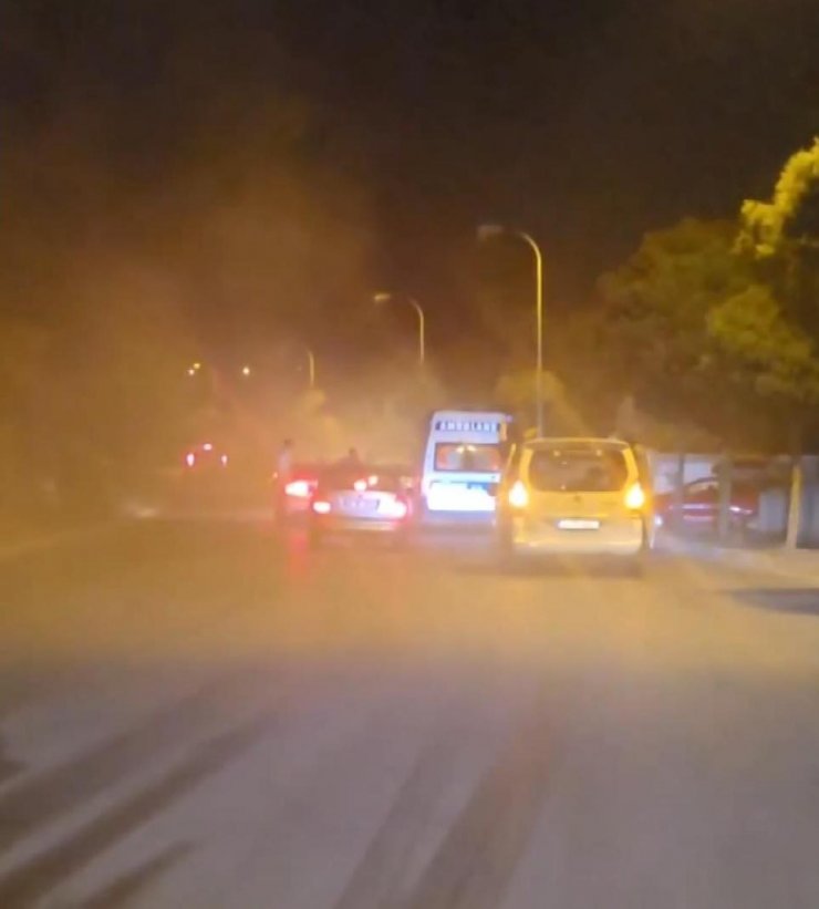 Sultanbeyli'de asker uğurlama konvoyunda drift yaptılar; ambulansı aralarına aldılar