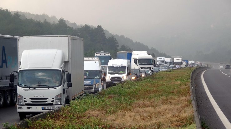 TEM'de yolcu otobüsü alev alev yandı