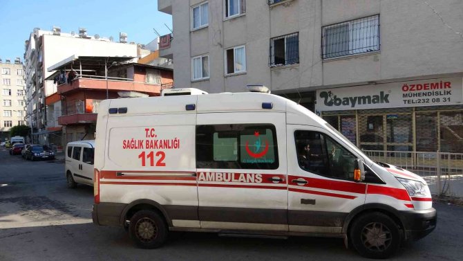 Yeni doğan bebeği tarlaya bırakmışlar