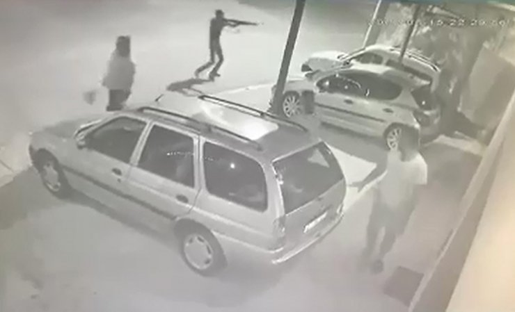 Akraba iki aile arasındaki kavgada, 13 yaşındaki çocuk bıçakla yaralandı