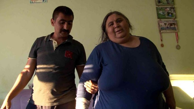 Babası vefat eden Hasan fil hastası olan annesi ile yaşam mücadelesi veriyor