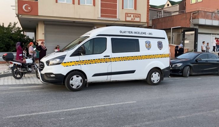 Bisikletiyle TIR'ın altından kalan çocuk ağır yaralandı