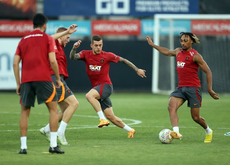 Galatasaray, Ümraniyespor mesaisine devam etti