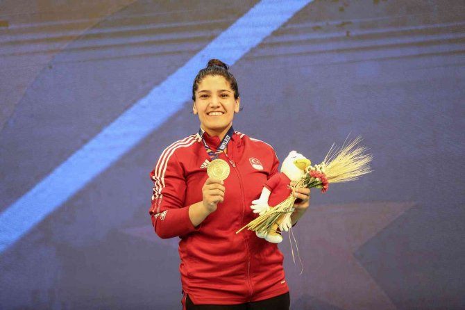 Judoda millilerden 4 altın, 2 bronz madalya