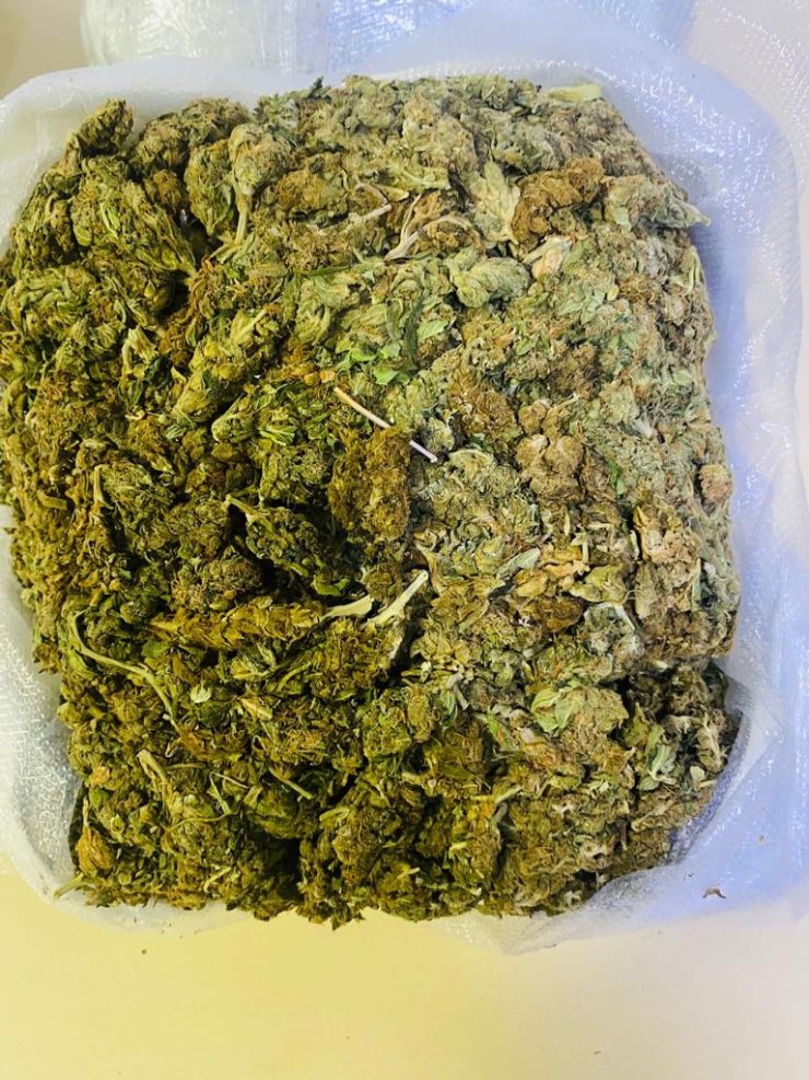 Kargo aracında 13 kilo esrar ele geçirildi