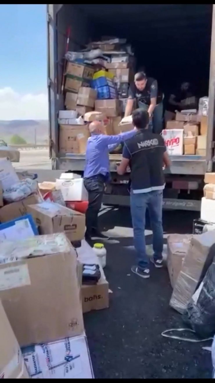 Kargo aracında 13 kilo esrar ele geçirildi
