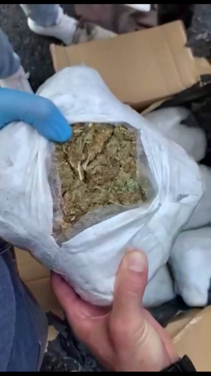 Kargo aracında 13 kilo esrar ele geçirildi