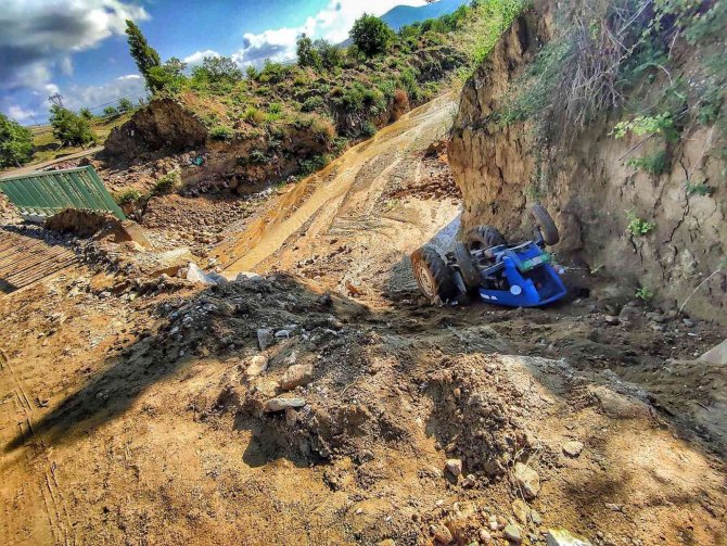 Kastamonu’da devrilen traktörün sürücüsü yaralandı