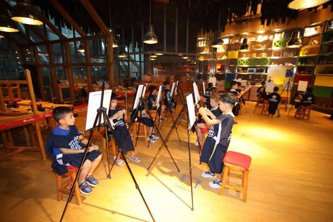 Konya’da çocuklar tatili bilimle iç içe geçiriyor