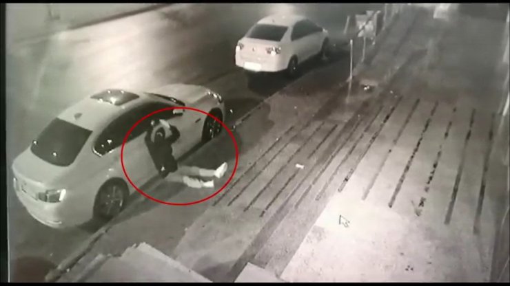 Maltepe'de lüks otomobilin hayalet göstergesini saniyeler içinde çaldı