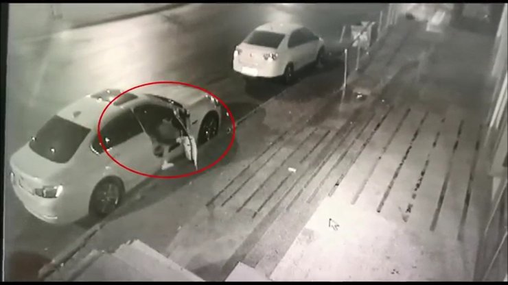 Maltepe'de lüks otomobilin hayalet göstergesini saniyeler içinde çaldı