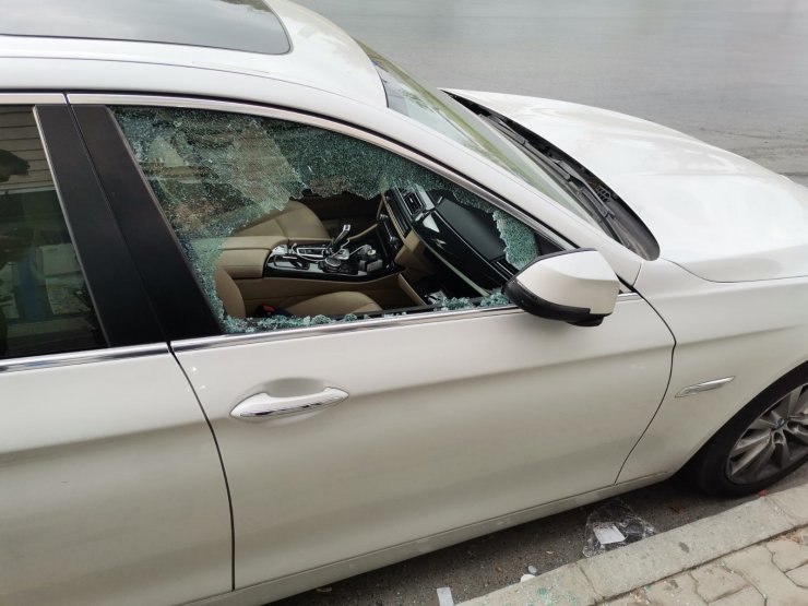 Maltepe'de lüks otomobilin hayalet göstergesini saniyeler içinde çaldı