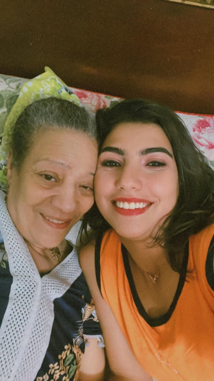 Mısırlı şarkıcı kilise yangınında 6 akrabasını kaybetti