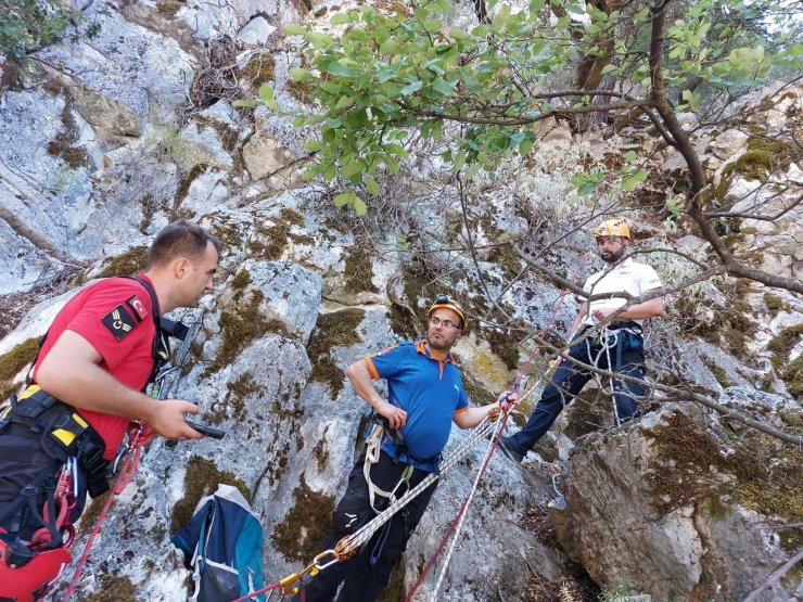 Müdür yardımcısının öldüğü kanyondan 15 saatte kurtarıldılar