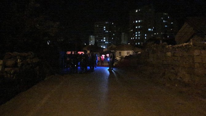 Sanatçı Metin Işık ve oğlu dehşet saçtı: 5 yaralı