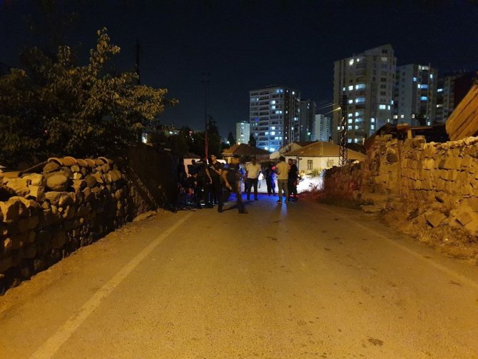 Sanatçı Metin Işık ve oğlu dehşet saçtı: 5 yaralı