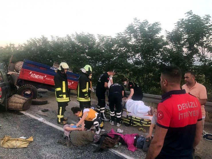 Tarım işçilerini taşıyan traktöre, kamyonet çarptı: 11 yaralı