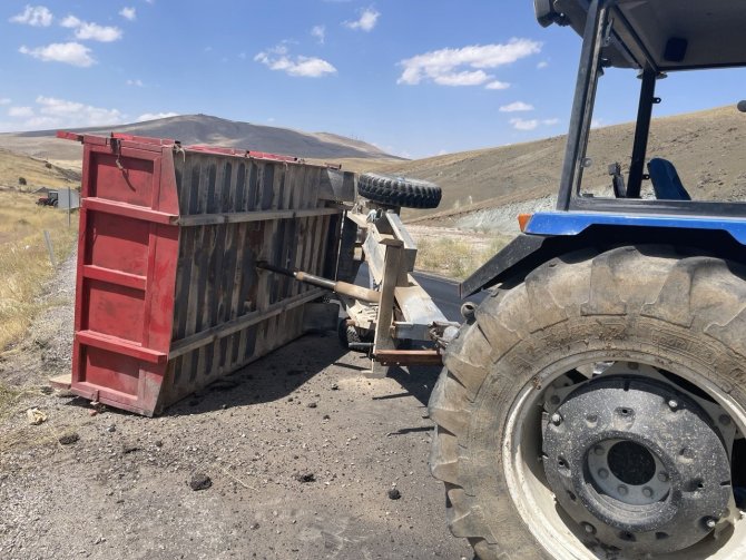 Tarım işçilerinin bulunduğu römork devrildi, 23 yaralı