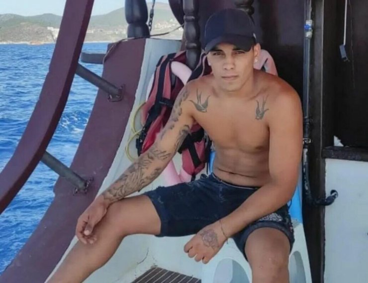 Teknenin pervanesi ayağını kopardı