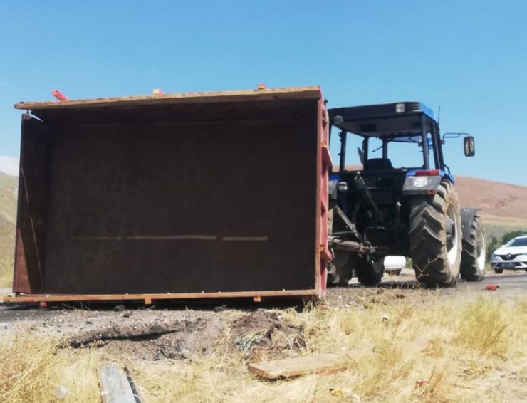 Traktörün römorku devrildi; 23 mevsimlik işçi yaralandı