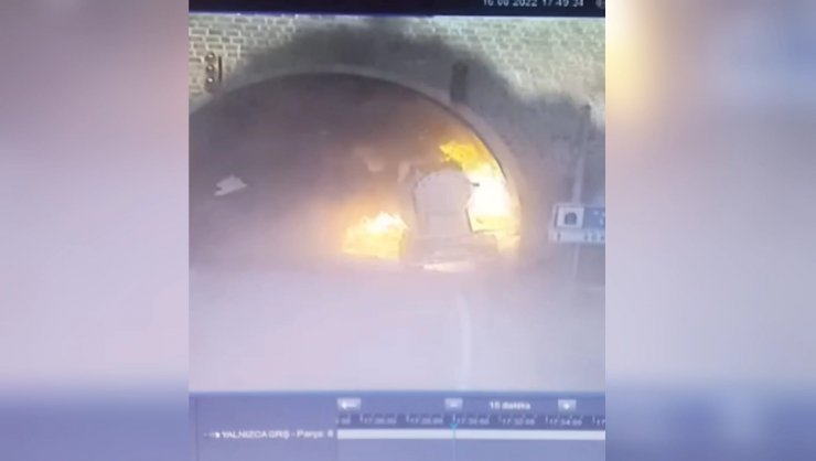 Tünelin duvarına çarpan tanker alev alev yandı