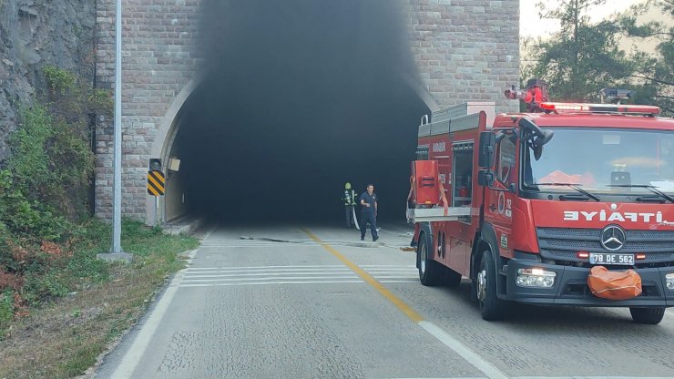 Tünelin duvarına çarpan tanker alev alev yandı