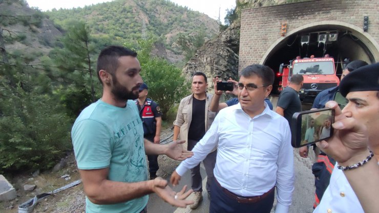 Tünelin duvarına çarpan tanker alev alev yandı