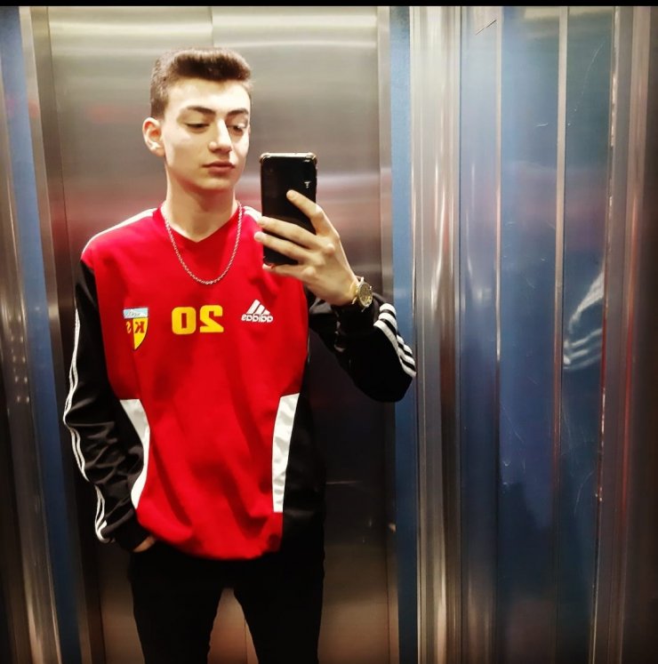 17 yaşındaki Yusuf Eren bıçaklanarak öldürüldü