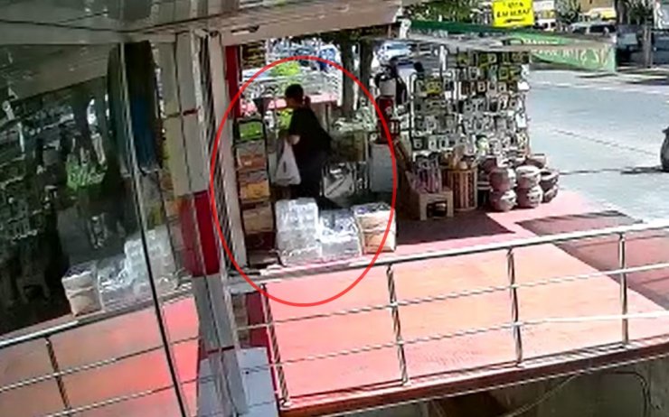 Hırsızlık şüphelisi sırt çantasının fermuarını açınca aktara sığındı