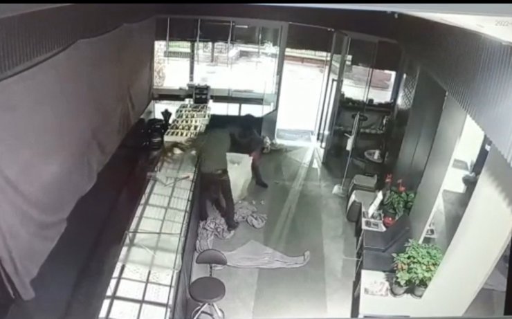 Kuyumcudan altınları çalan şüpheliler yakalandı