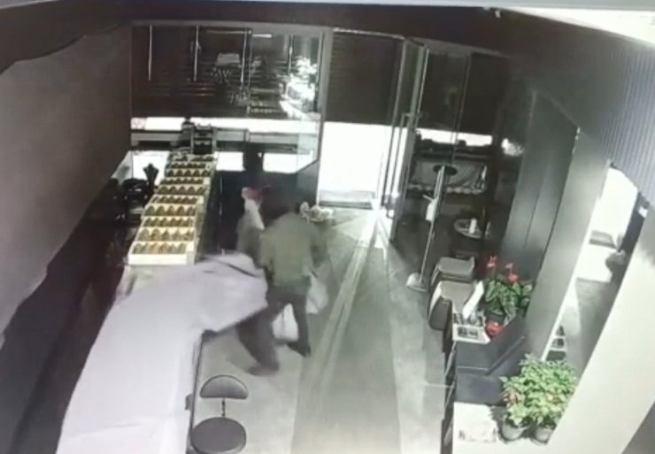 Kuyumcudan altınları çalan şüpheliler yakalandı