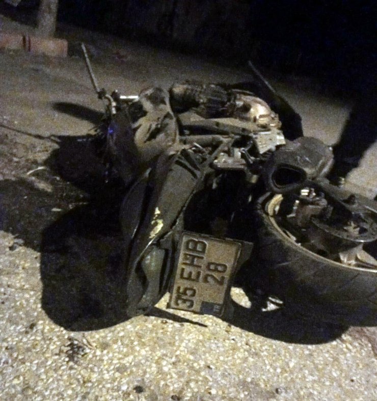 Manisa'da 2 motosiklet çarpıştı; dede öldü, torunu yaralı