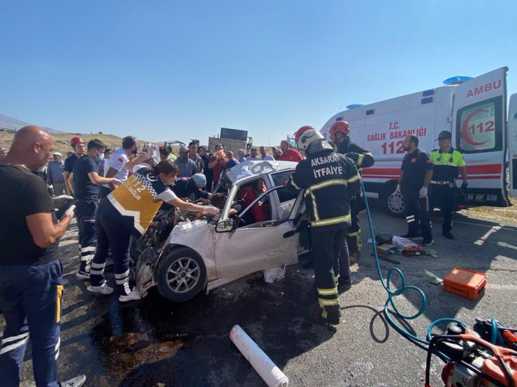 Nişan alışverişinden dönen çift kaza yaptı: 4 yaralı