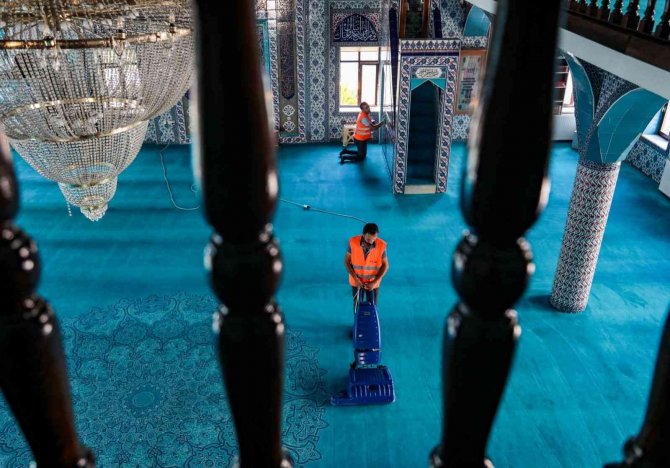 Van Büyükşehir Belediyesi ile camiler tertemiz