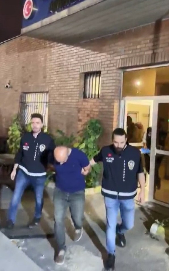 22 yıllık ev sahibinin anahtarını çoğaltıp kasasını boşalttı