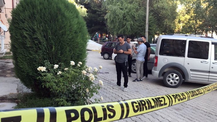 5 katlı binanın çatısından düşüp, ağır yaralandı, Konya'ya sevk edildi