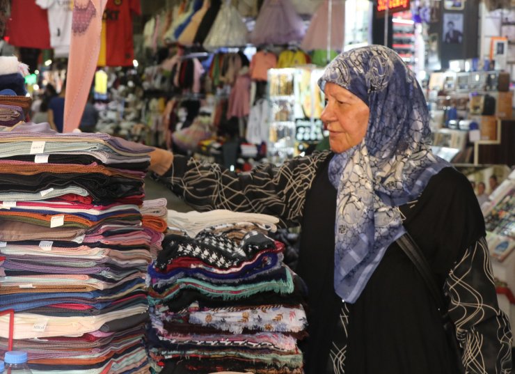 9 asırlık çarşıda gurbetçi yoğunluğu