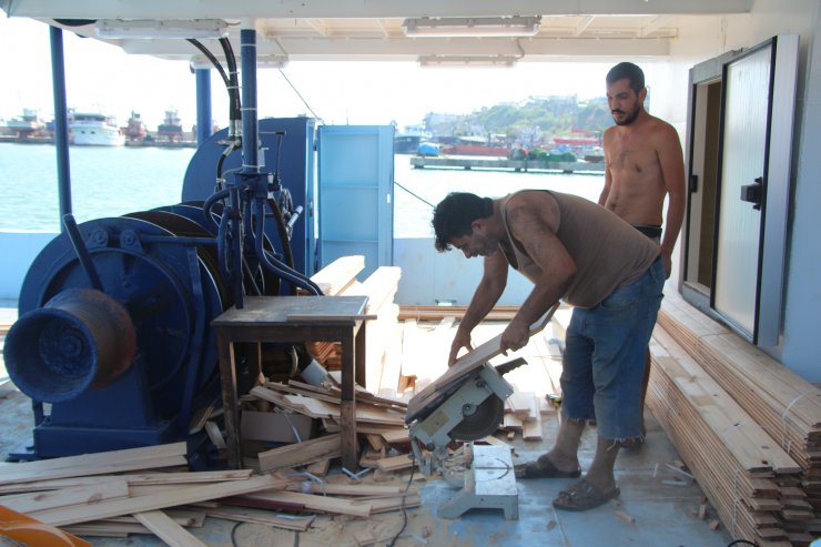 Adanalı balıkçılar 15 Eylül’e hazırlanıyor; ağlara QR kodlu marka takılıyor