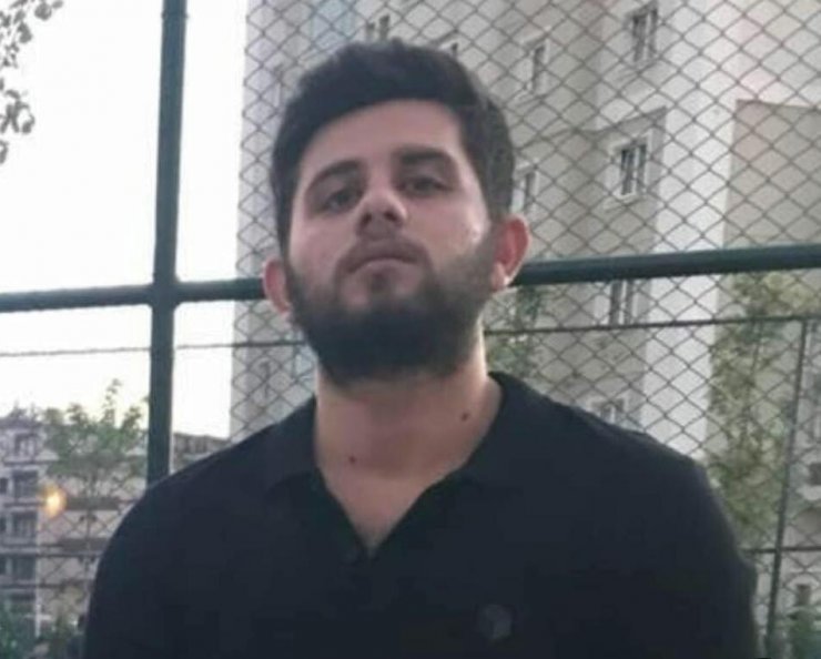 Duvara çarpan otomobilin sürücüsü öldü