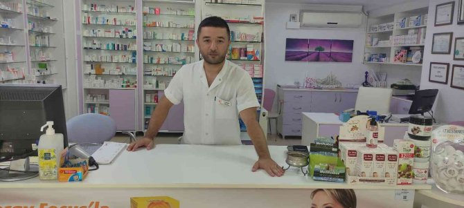 Hasta gibi geldi, sadaka kutusu ve telefonu çaldı