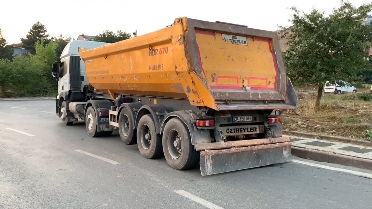 Ümraniye'de çalışır halde yol ortasında bıraktığı kamyonda 2 saat uyudu