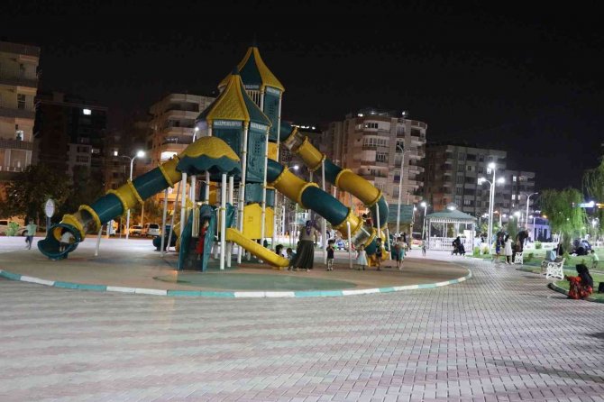 Aileler güvenli parklara akın ediyor