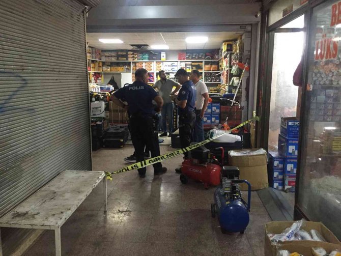 Hırdavatçıya silahlı saldırı: 2 yaralı