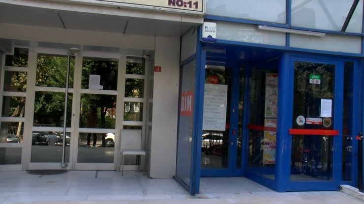 Kolona zarar veren ev sahibi 14 daireli binayı tahliye ettirdi