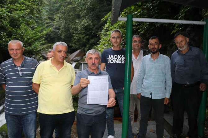 Rize’de sağlıksız çıkan ılıca suyundan su içmek için kuyruğa girdiler